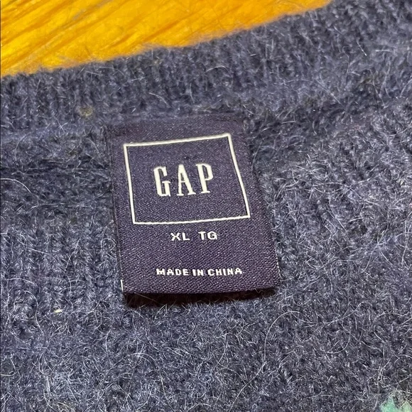 GAP Ladies Wool Blend Red and Navy Patterned Warm Cozy Ski Sweater - Picture 2 of 4